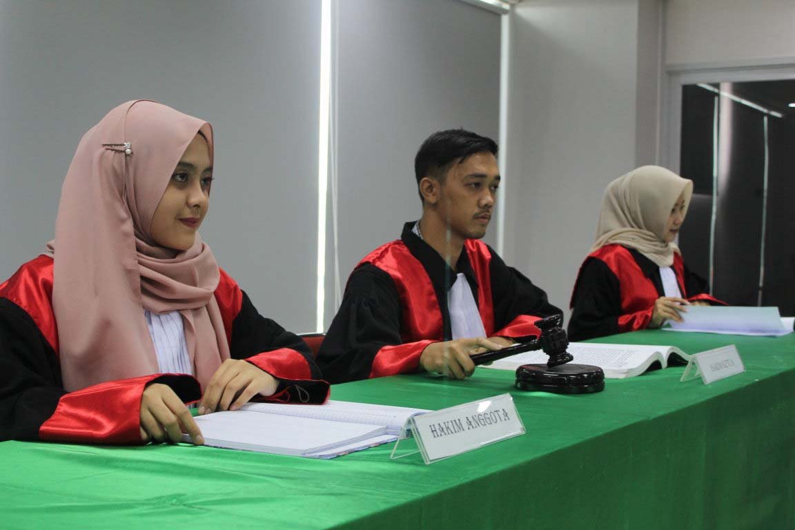 pengadilan semu